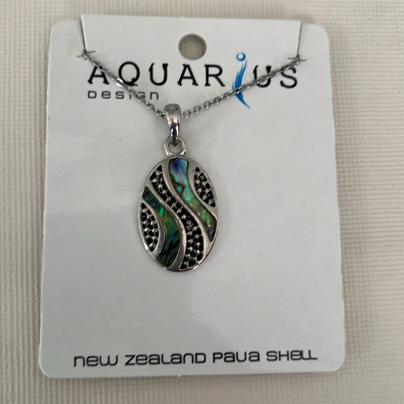 AQUARIUS DESIGN New Zealand Paua Shell Design Pendant Silver 16 inch Chain NWT - Picture 6 of 9